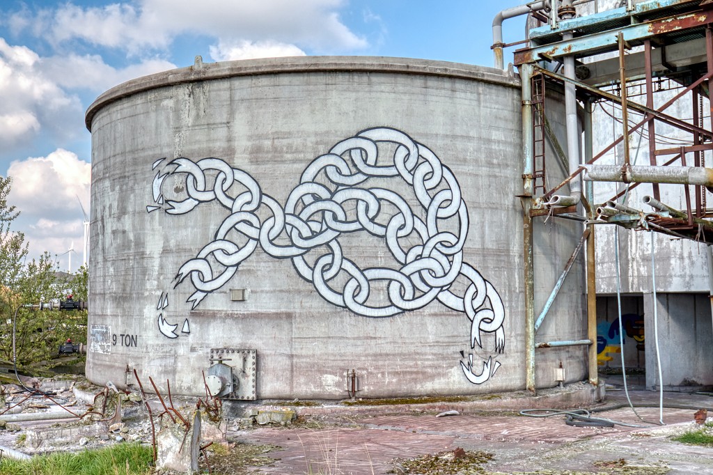 HDR graffiti streetart art kunst factory usine fabriek urbex chemie chemical industry industrie lost abandoned abandonnee decay vervuild pollution vervuiling